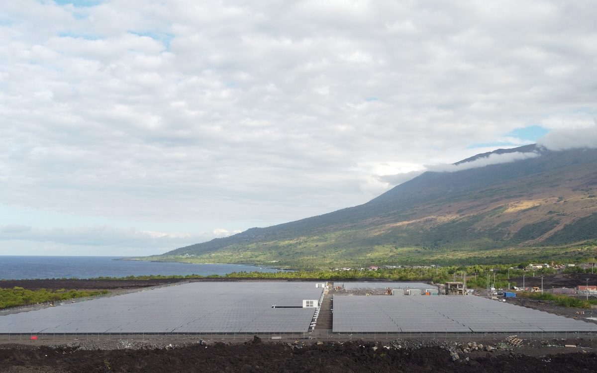 The Comoros array beside the coast, with the volcanic slopes of Grand Comore behind